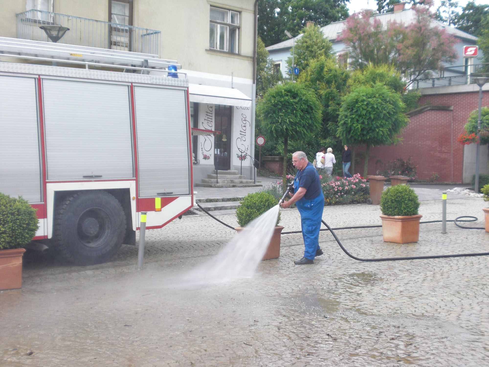 reinigungsarbeiten_unwetter.jpg reinigungsarbeiten_unwetter.jpg