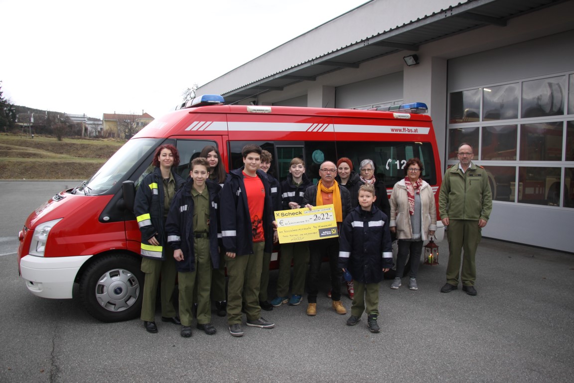 Jugendfeuerwehr bekam Glücksbringer für 2022 (24.12.2021)